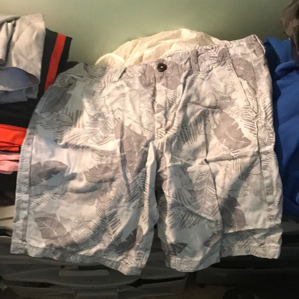 Men’s shorts tropical size medium